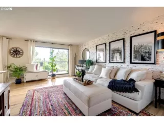 Photo #6: 20660332 Listing