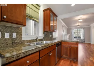 Photo #5: 20661173 Listing