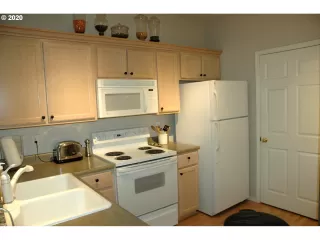 Photo #5: 20661526 Listing