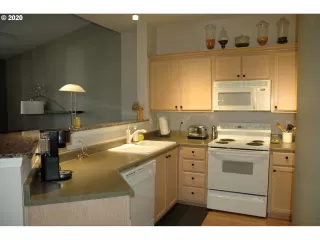 Photo #6: 20661526 Listing