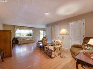 Photo #4: 20662044 Listing