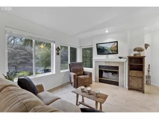 Photo #5: 20662241 Listing