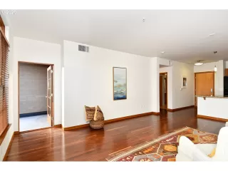 Photo #3: 20662402 Listing 