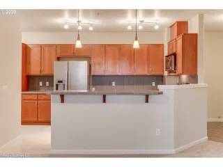 Photo #5: 20662877 Listing