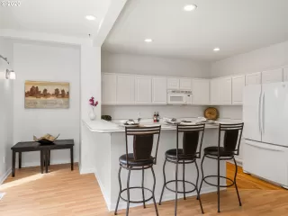 Photo #5: 20663825 Listing 