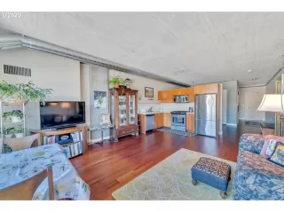 Photo #4: 20665566 Listing