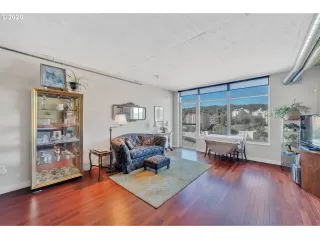 Photo #6: 20665566 Listing