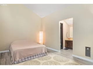 Photo #5: 20665670 Listing