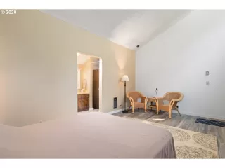 Photo #6: 20665670 Listing