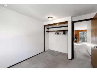 Photo #4: 20666007 Listing