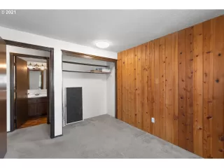 Photo #5: 20666007 Listing