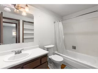 Photo #6: 20666007 Listing