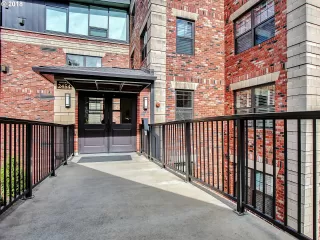 Photo #4: 20669417 Listing