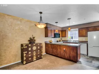 Photo #5: 20669470 Listing