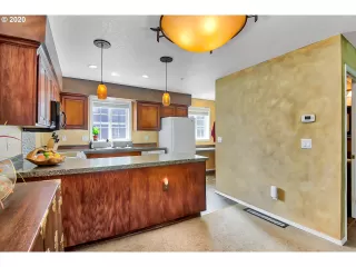 Photo #6: 20669470 Listing