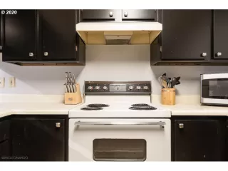 Photo #6: 20669823 Listing