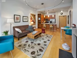 Photo #3: 20670585 Listing