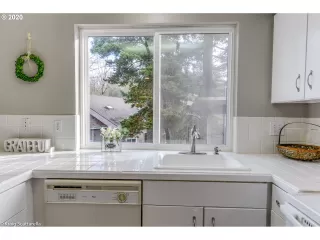 Photo #5: 20671148 Listing