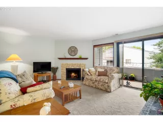 Photo #5: 20672279 Listing