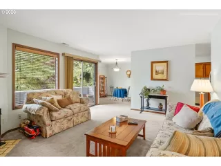 Photo #6: 20672279 Listing