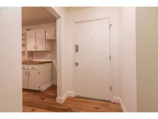 Photo #2: 20672359 Listing