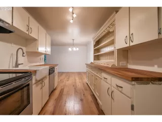 Photo #3: 20672359 Listing