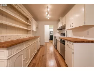 Photo #4: 20672359 Listing