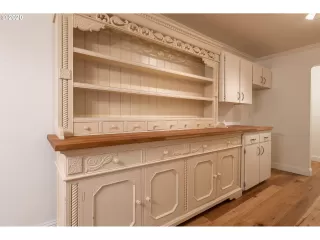 Photo #5: 20672359 Listing