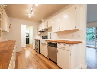 Photo #6: 20672359 Listing