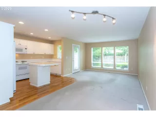 Photo #4: 20672412 Listing