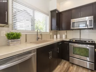 Photo #4: 20673401 Listing