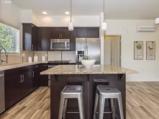 Photo #5: 20673401 Listing