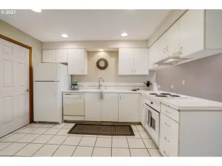 Photo #3: 20673933 Listing