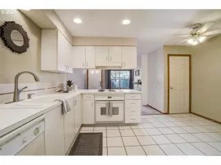 Photo #4: 20673933 Listing