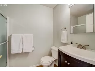 Photo #5: 20673933 Listing