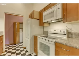 Photo #4: 20675097 Listing