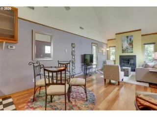 Photo #6: 20675097 Listing