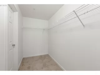 Photo #4: 20676258 Listing