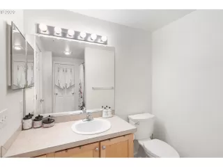 Photo #5: 20676258 Listing