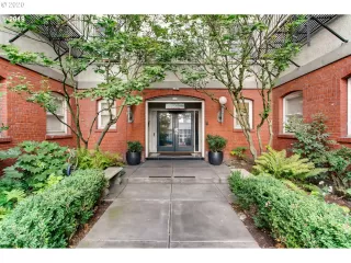 Photo #1: 20677227 Listing