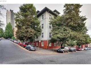 Photo #2: 20677227 Listing