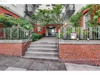 Photo #3: 20677227 Listing