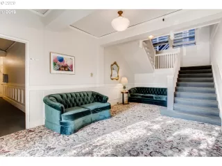 Photo #4: 20677227 Listing