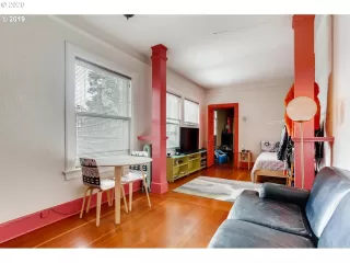 Photo #5: 20677227 Listing