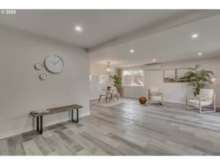 Photo #4: 20678115 Listing