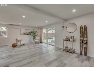 Photo #5: 20678115 Listing