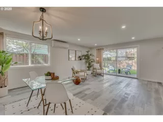 Photo #6: 20678115 Listing