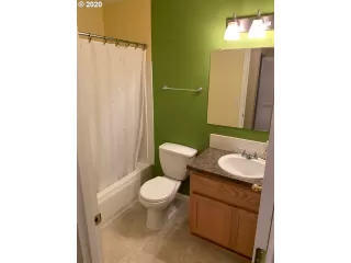 Photo #3: 20678303 Listing