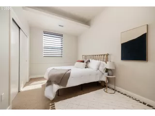 Photo #5: 20678603 Listing
