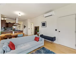 Photo #4: 20678634 Listing